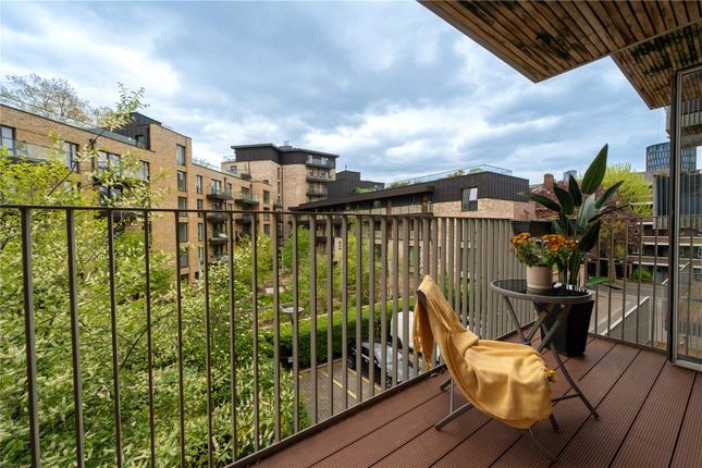 Flat for sale in The Bevenden, New North Road, London