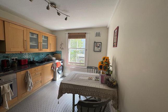 Flat 2 16 Whippingham Road, Brighton photo 2
