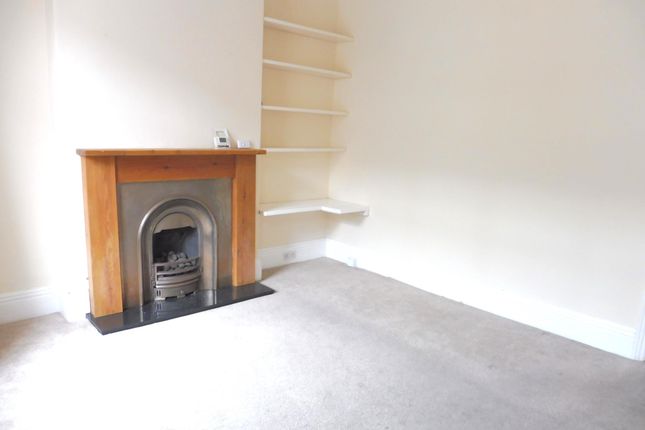 Thumbnail Property to rent in Cheltenham Place, Halifax