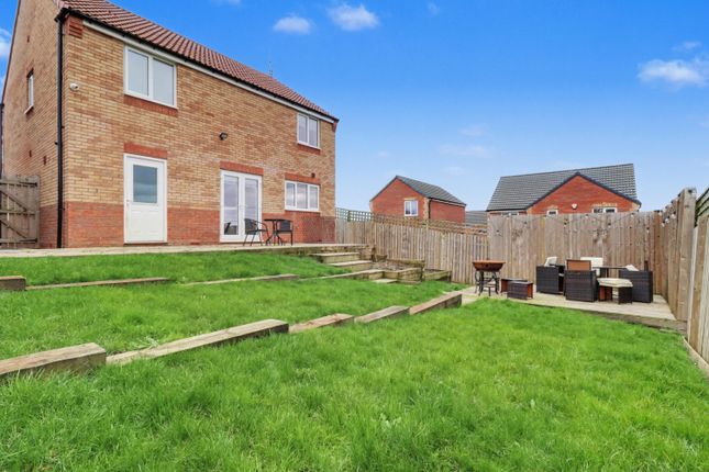 8, Oak Tree Crescent, Knottingley photo 2