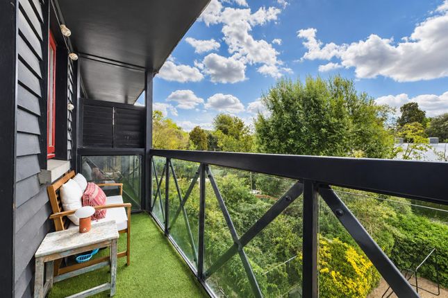 13 Shire Place, The Ham, Brentford photo 4
