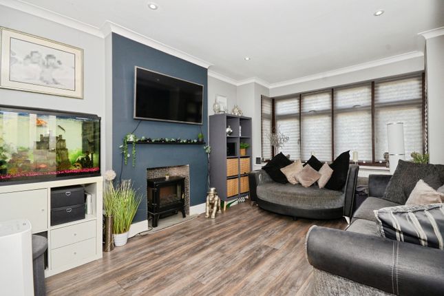 87, North Approach, Watford photo 2