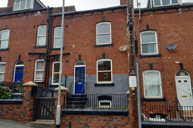 1-bed house on 18, Barton Grove, Leeds, £70,000
