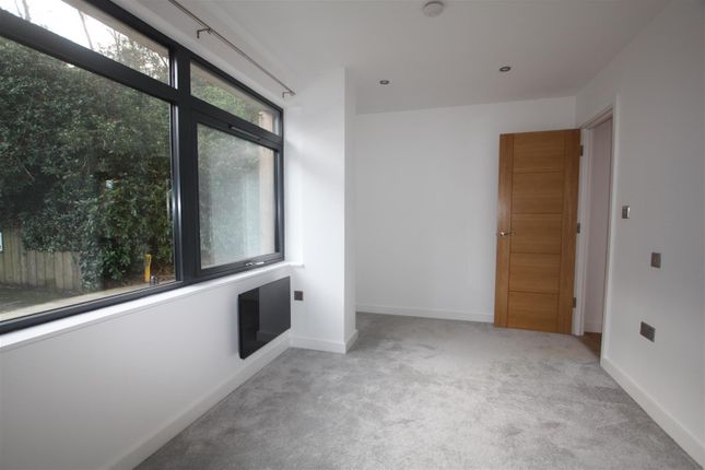 Flat for sale in Hopewood Park, Dorking