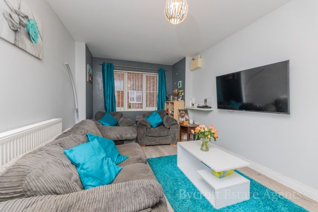 9, Wickfield Close, Lowestoft photo 3