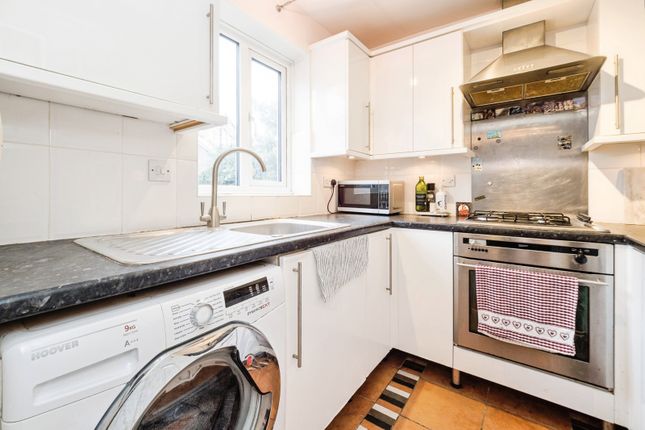Hickman Close, London photo 4