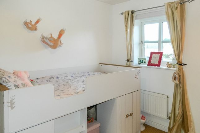 63 Lakeside Close, Brynmawr photo 4