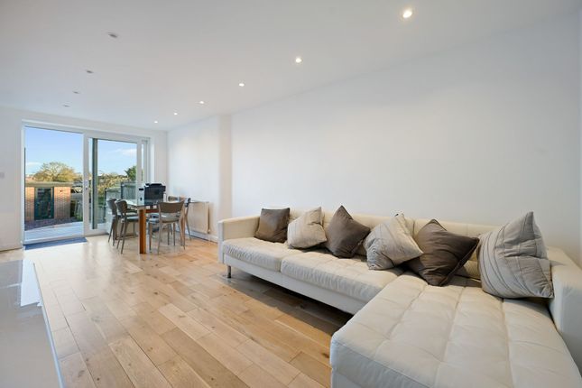 24 Jubilee Road, Greenford photo 2