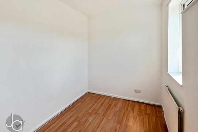 15, Imphal Close, Colchester photo 4
