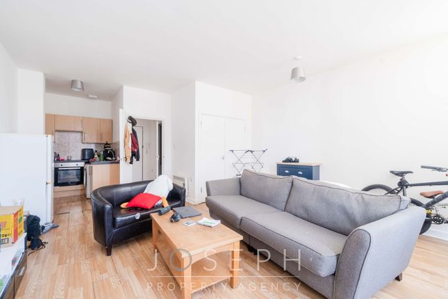 Flat 6, 25 Franciscan Way, Ipswich photo 3