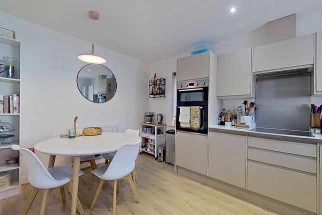 12 Parkview Place, Leeds photo 3