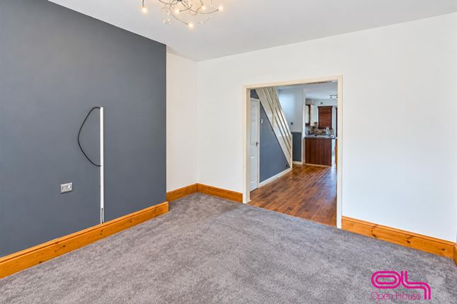 109, Morris Green Lane, Bolton photo 3