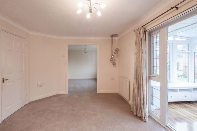 16 Avon Meadow Close, Stratford-Upon-Avon photo 4