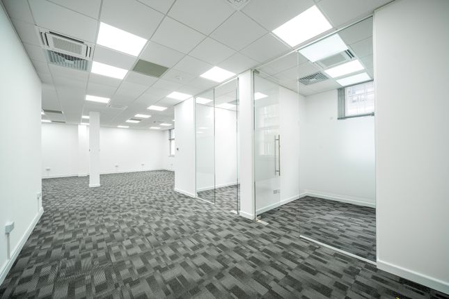 Office to let in Queen Street, London