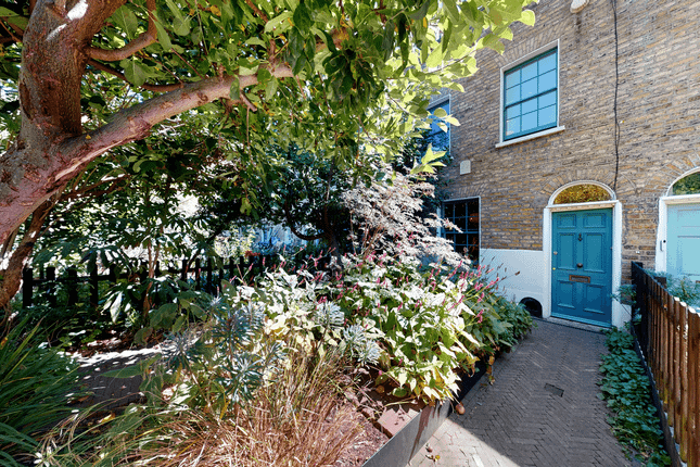 6 Bellevue Place, London photo 3