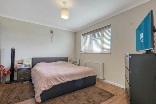 53, Tyefields, Basildon photo 3