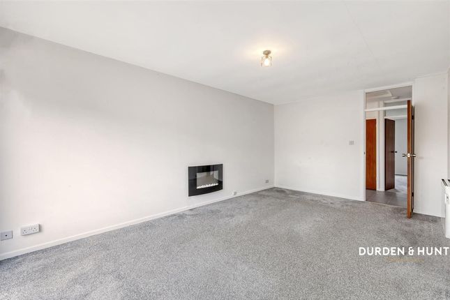 2 Feedhams Close, Colchester photo 3