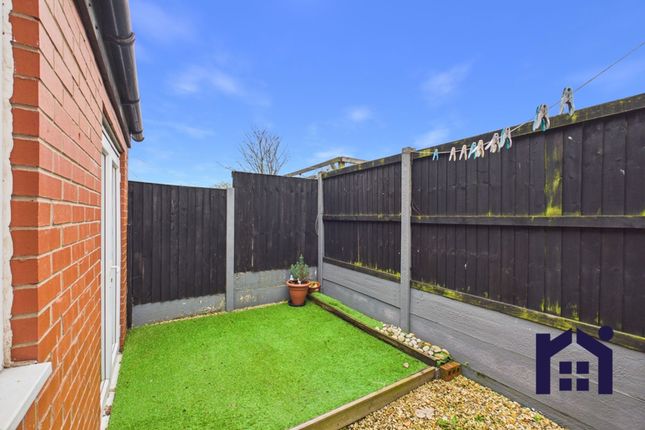 335 Spendmore Lane, Chorley photo 4