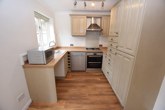 Town house to rent in Park Street East, Barrowford, Nelson