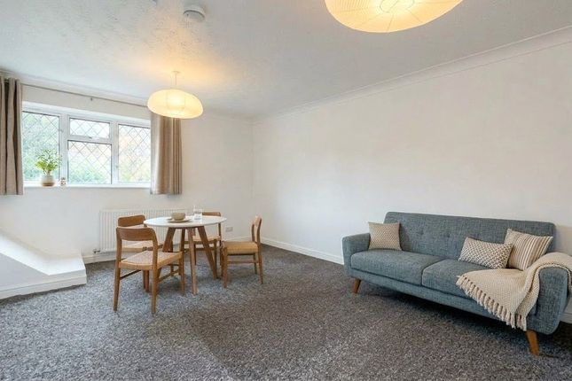 Maisonette, 78, Woodham Road, Horsell photo 3