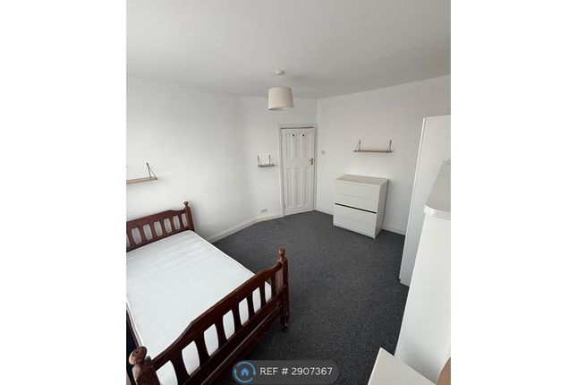 A Chingford Mount Road, London photo 2