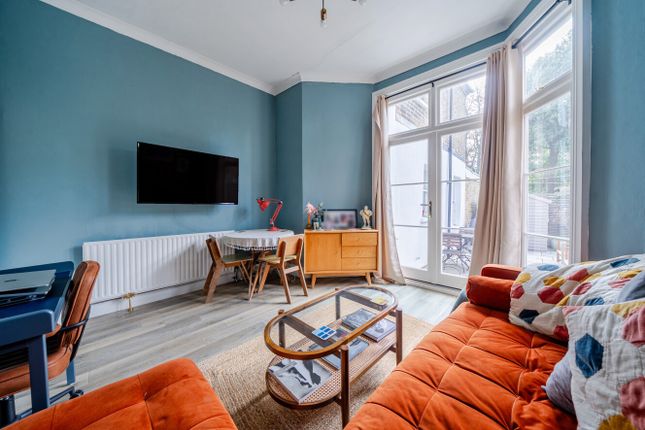 Flat A, 23, Micheldever Road, London photo 2