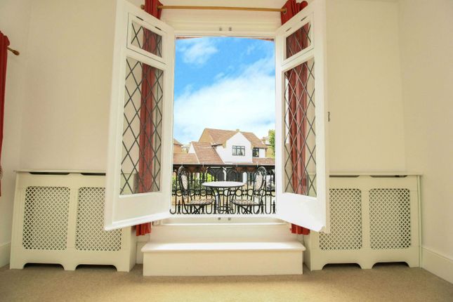 8, Headley Chase, Brentwood photo 3