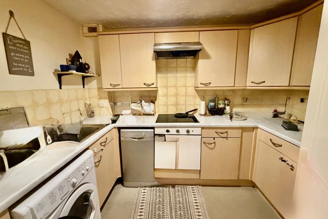 69 Pickfords Gardens, Slough photo 3