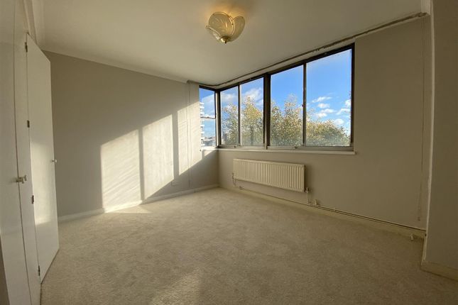 Flat for sale in Cambridge Square, Hyde Park, London