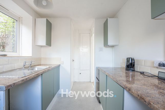 Flat, 1 Tulip Grove, Newcastle photo 3