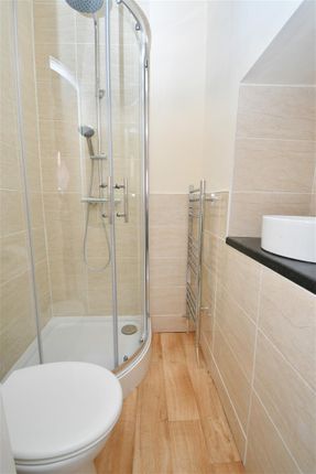 ROOM 4, 10, Prestwich Street, Burnley photo 4