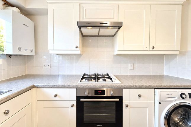 3, Barncroft, Farnham photo 4