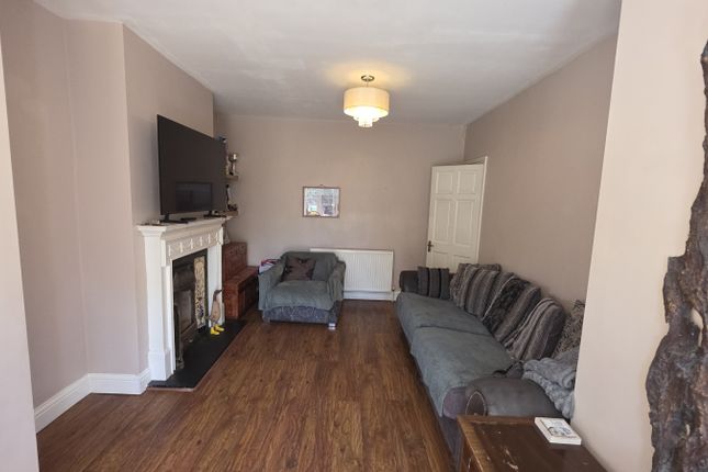 136 Lyndhurst Drive, Romford photo 4