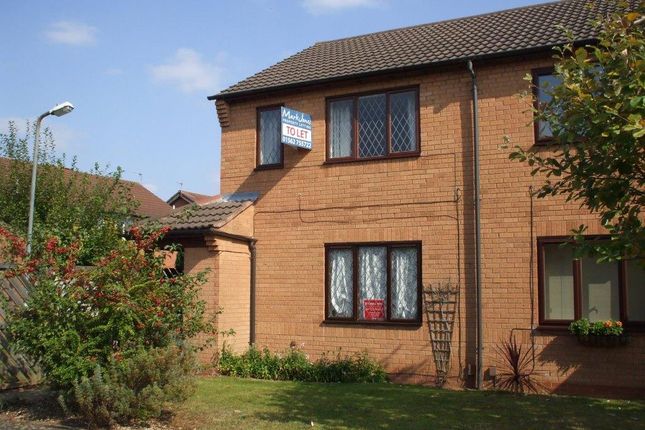 Flat to rent in Robin Court, Kidderminster