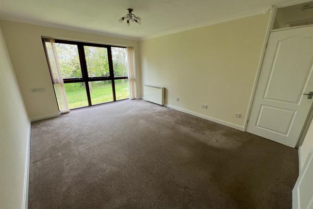 Bungalow to rent in High Street, Old Whittington, Chesterfield