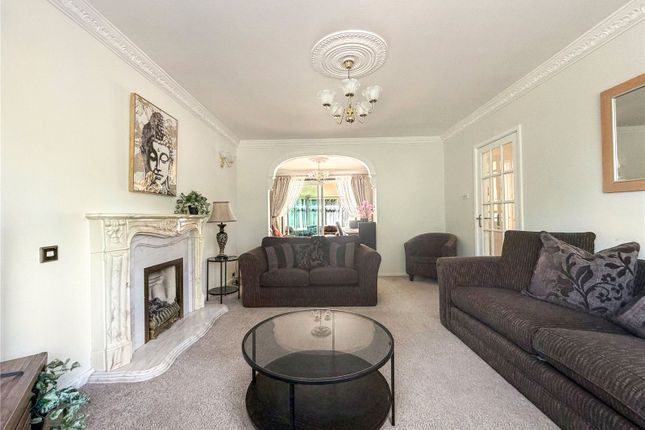 32, Asquith Boulevard, Leicestershire photo 2
