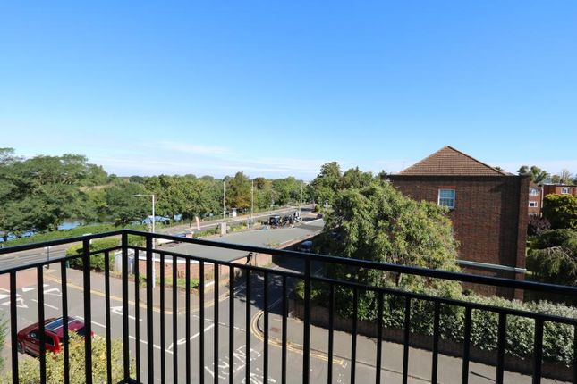 37 Uxbridge Road, Kingston Upon Thames photo 4