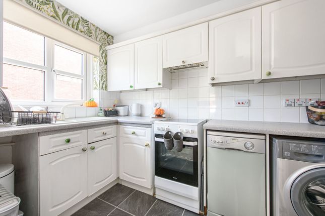 Friern Park N12, North Finchley photo 4
