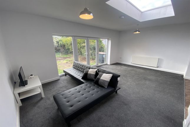 Terraced house to rent in Abbey Road, Beeston