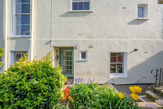 Flat Flat 1b, Avondale House, Wellington Square, Cheltenham photo 3