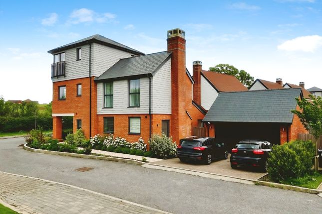 7, Meadows Grove, Ashford photo 2