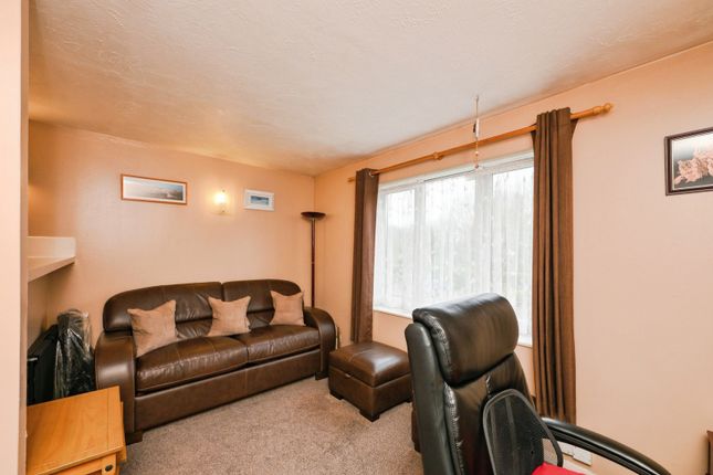 153, Maltby Drive, Enfield photo 2