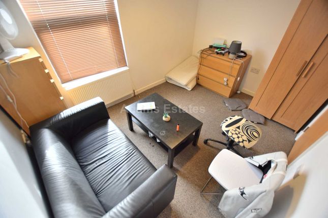 Flat A, London Road, Reading photo 3