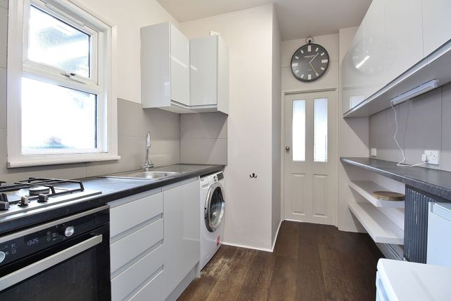 Flat to rent in Linkfield Road, Isleworth