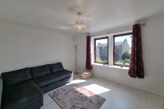 Penthouse to rent in Park Road Court, The Beach, Aberdeen AB24