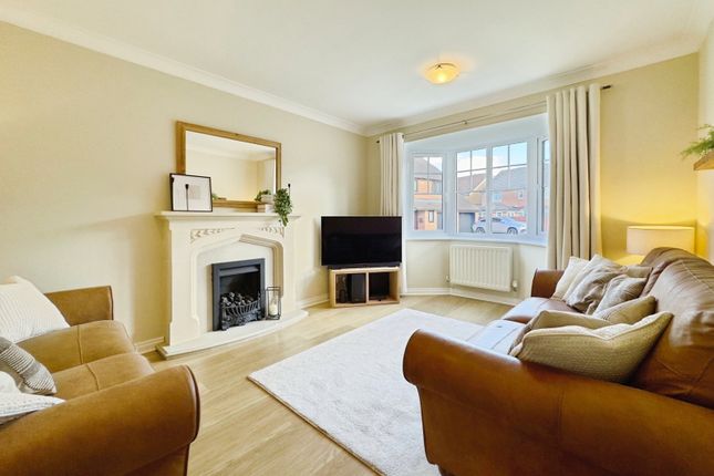 19, Glazebury Way, Cramlington photo 2