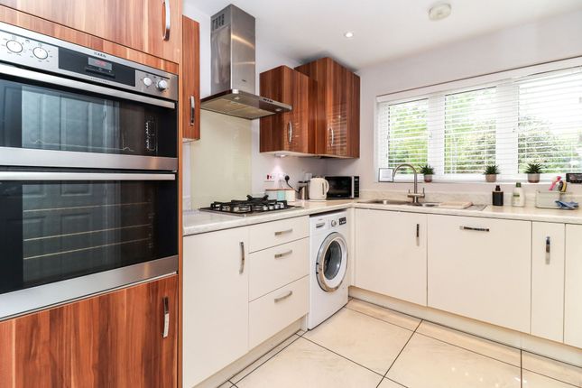 104 South Way, Abbots Langley photo 5