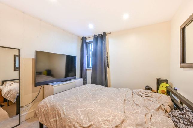 Thumbnail Flat for sale in Parkview Apartments, Poplar, London