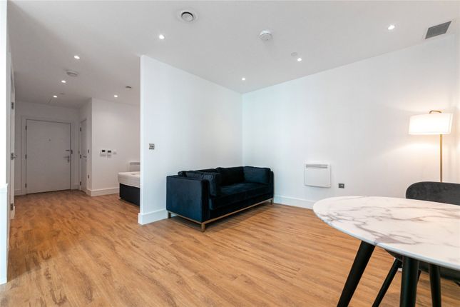 Studio to rent in West Gate, London
