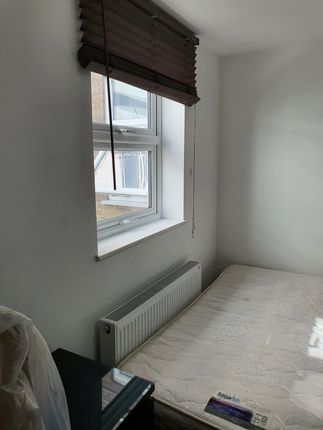 24, Chalvey Road East, SLOUGH photo 5